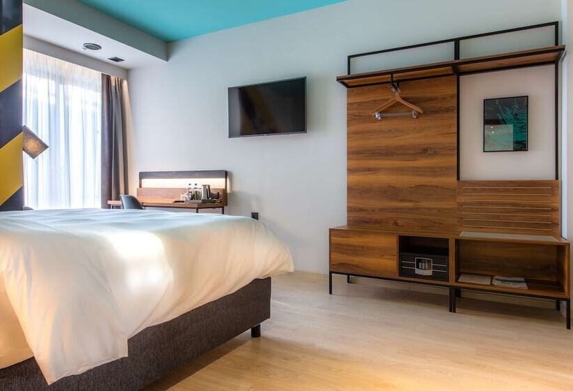 Номер Стандарт с Балконом, Park Inn By Radisson Poznan
