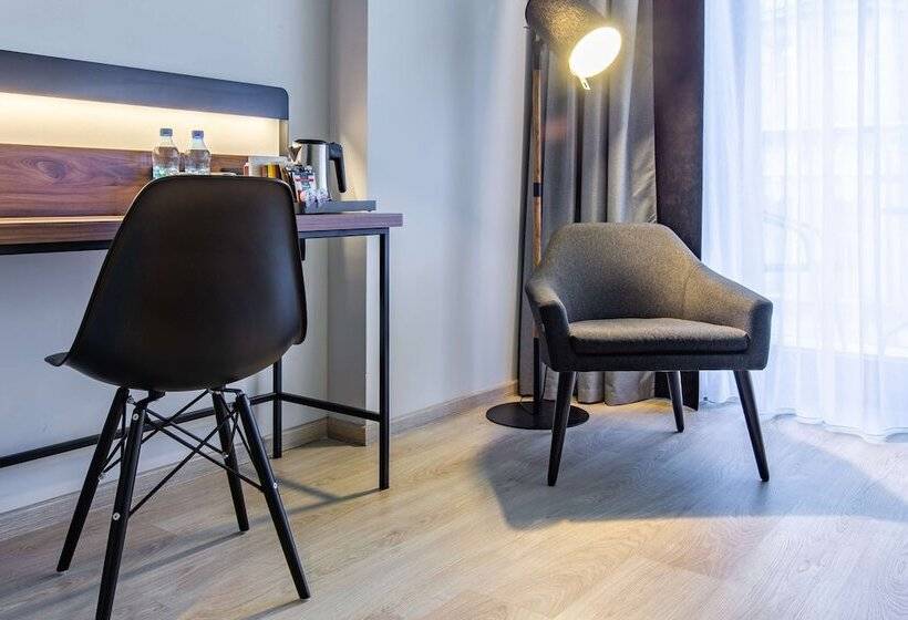 غرفة قياسية مزوَّدة بشُرفة, Park Inn By Radisson Poznan