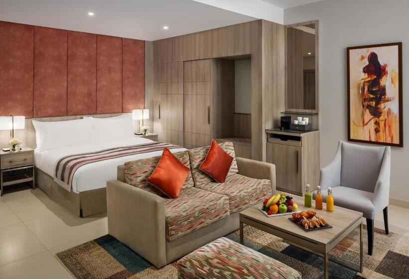 Номер Superior Вид на Бассейн, Mövenpick Hotel Tahlia Jeddah