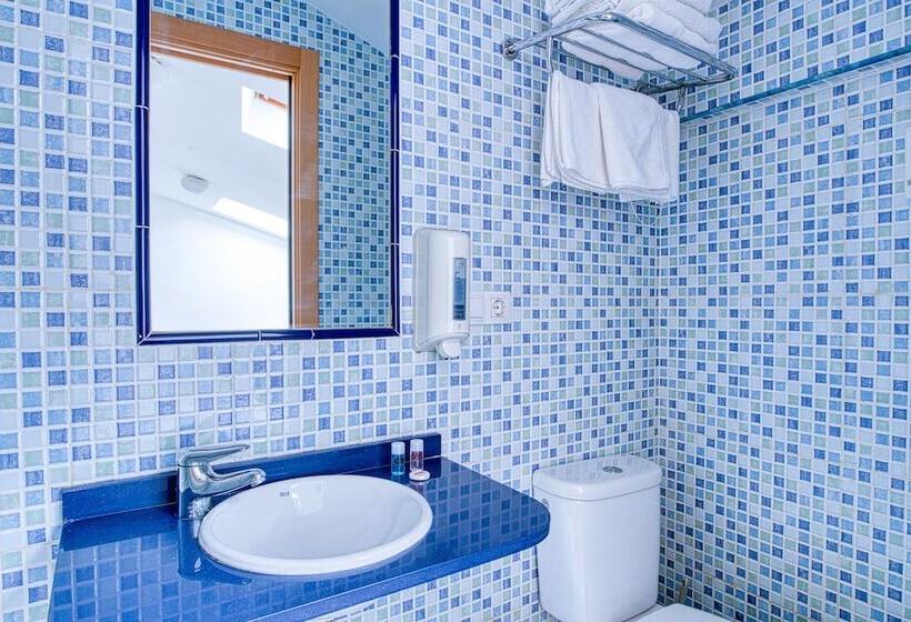 Номер Стандарт Трехместный, Hostal Nova Picanya