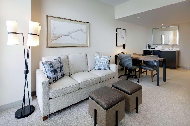 Люкс Кровать Кинг, Embassy Suites By Hilton St Augustine Beach Oceanfront Resort