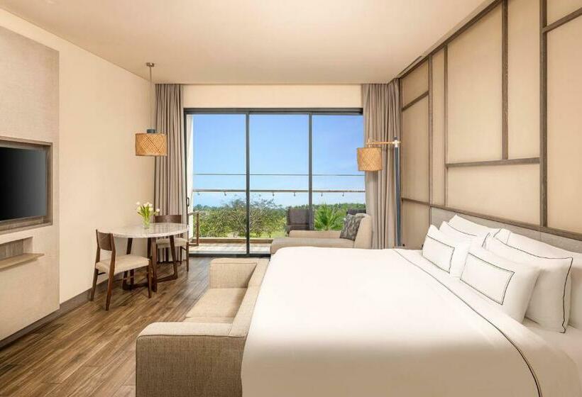 اتاق لوکس با چشم‌انداز باغ, Melia Ho Tram Beach Resort