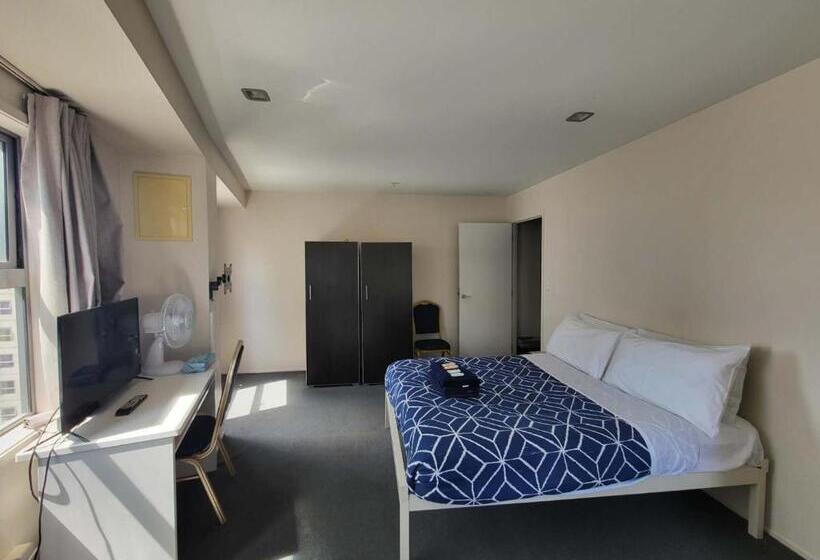 带双人床的标准工作室, Empire Apartments