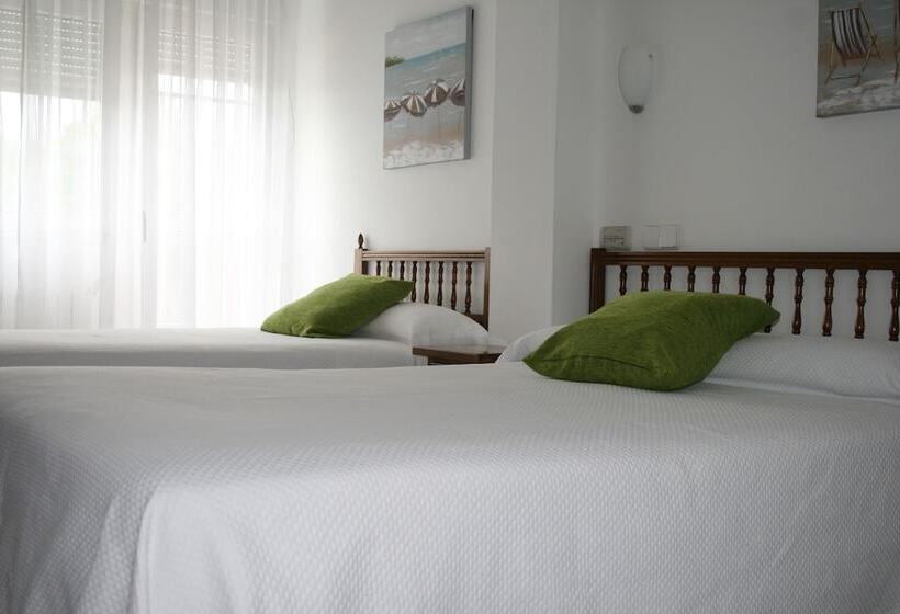 스탠다드 트리플 룸, Hostal Pereiriña