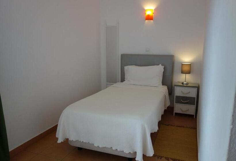 Номер Стандарт Трехместный, Guest House Oliveira