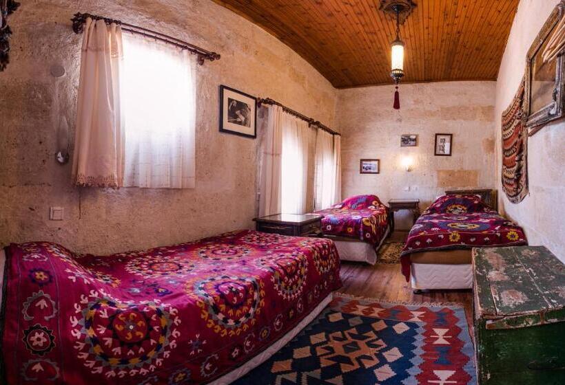 اتاق استاندارد سه نفره, Kirkit