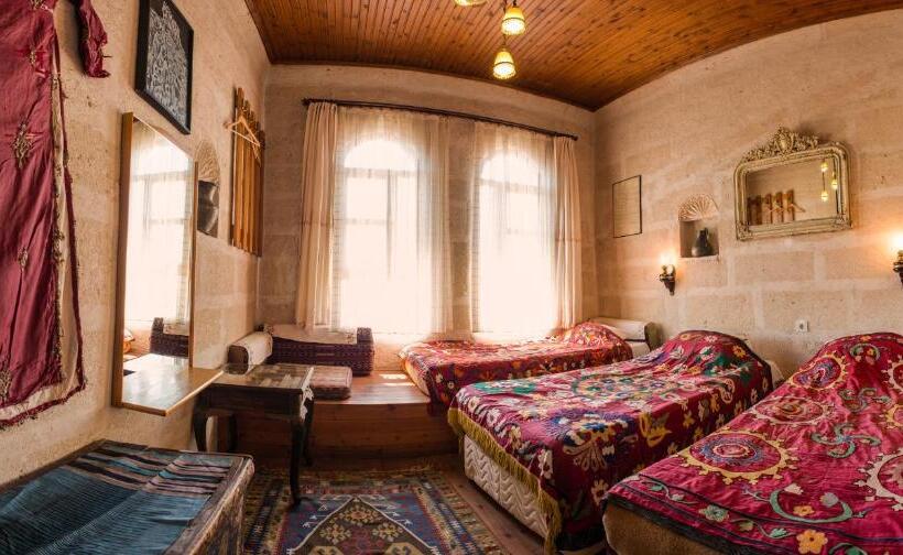 اتاق استاندارد سه نفره, Kirkit