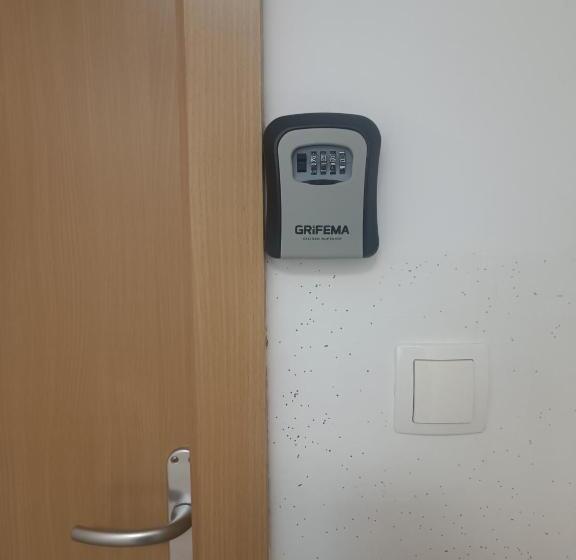 آپارتمان 1 خوابه, Apartments Furman   Self Check In