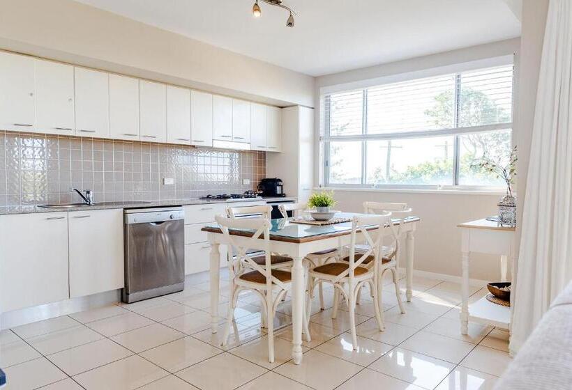 شقة غرفتين مطلة على البحر, Grandview Apartments