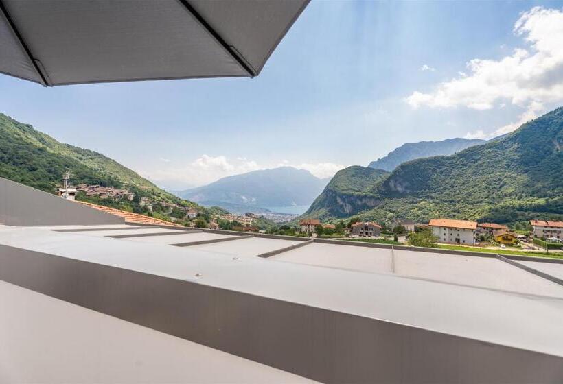 Suite with lake view, Casa Al Sole