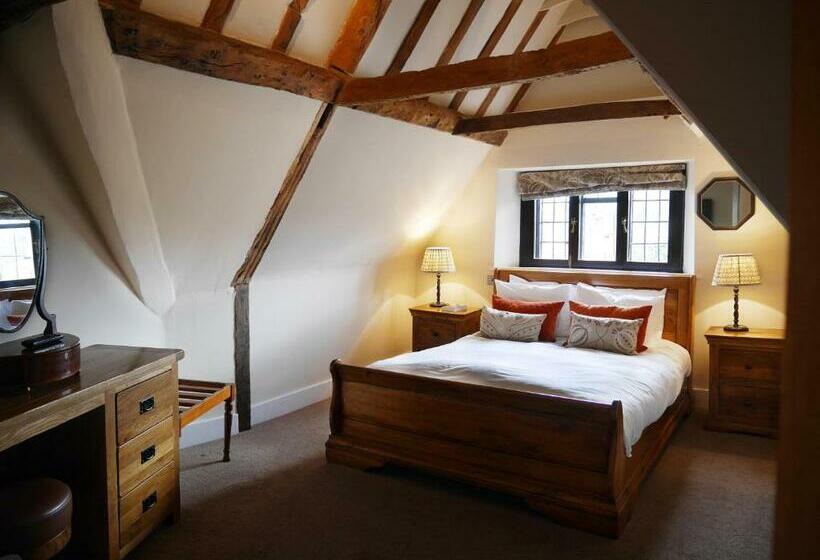 Family Suite, Bear And Ragged Staff