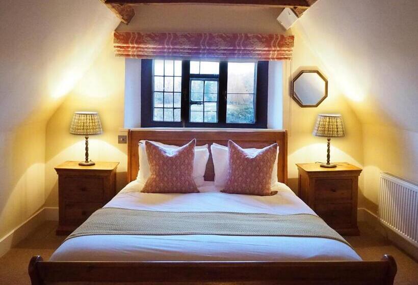 Family Suite, Bear And Ragged Staff