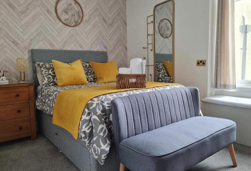 Quarto Estandar, Glascoed Guest House