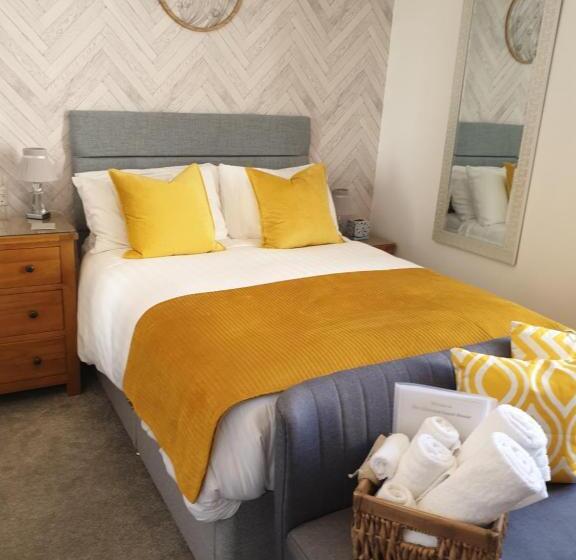 Quarto Estandar, Glascoed Guest House