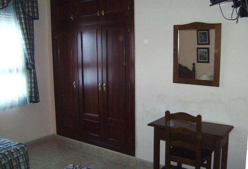 Номер Стандарт Трехместный, Hostal El Polígono