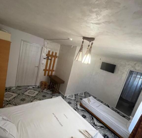 اتاق استاندارد سه نفره, Casa Yachi Vama Veche
