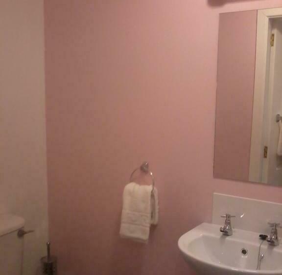 اتاق استاندارد, Finn Maccools Public House & Guest Inn