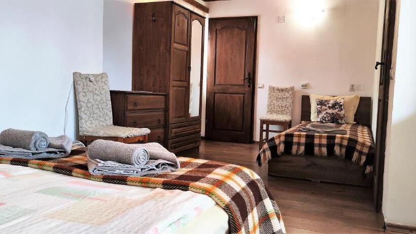 Полулюкс, Chardaka Guest House