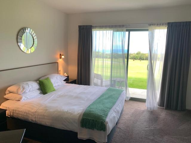 Люкс Superior, Koura Bay Golf Resort