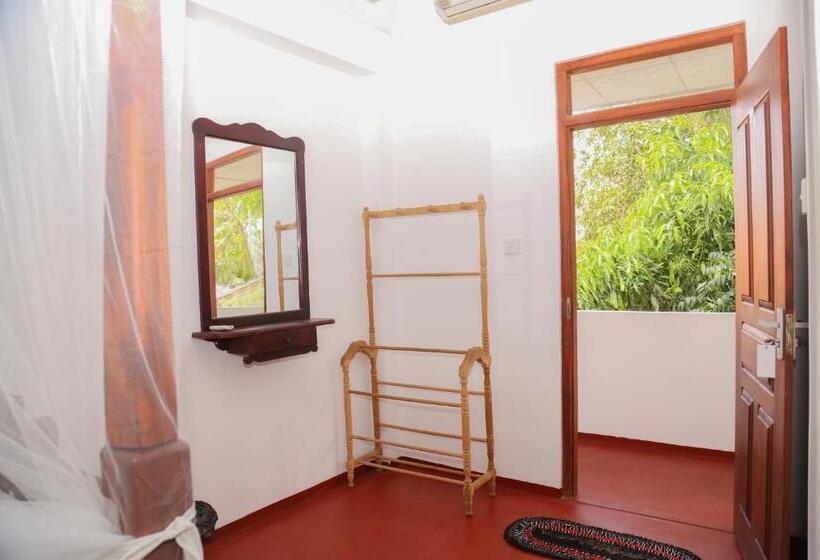 اتاق خانوادگی, Tithira Guest House