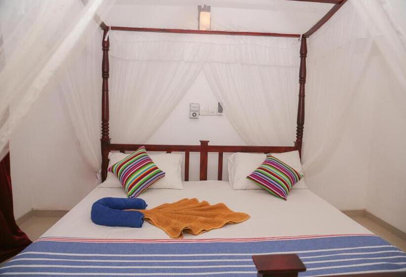 اتاق استاندارد با چشم‌انداز باغ, Tithira Guest House