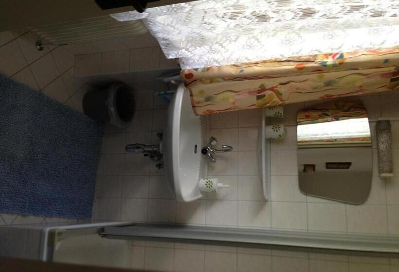 Трехместный Номер Стандарт с Балконом, Haus Tenk