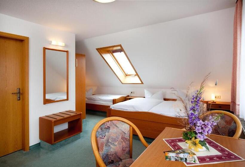 Номер Стандарт Трехместный, Landhotel Trakehnerhof