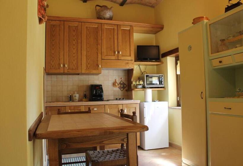 Студия Стандарт, Agriturismo Borgo Pirolino