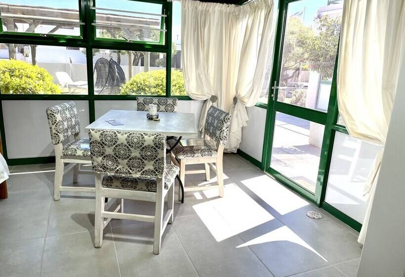 Семейный Номер, Sandra's Guest House