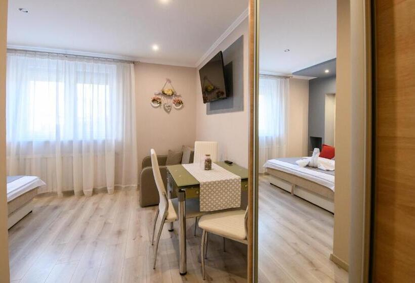 带1个卧室的舒适公寓, Jázmin Apartmanház