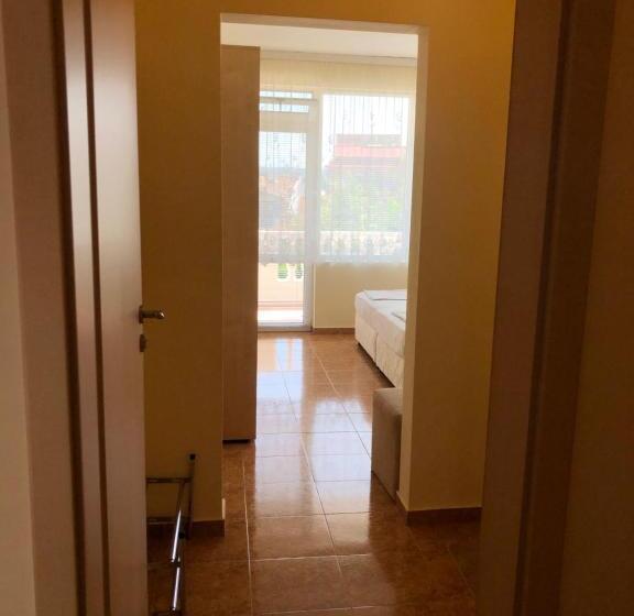 Номер Стандарт Трехместный, Borko Guest House
