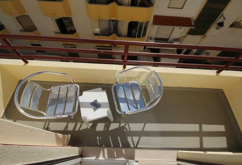 Трехместный Номер Стандарт с Балконом, Hospedaria Buganvilia Alvor