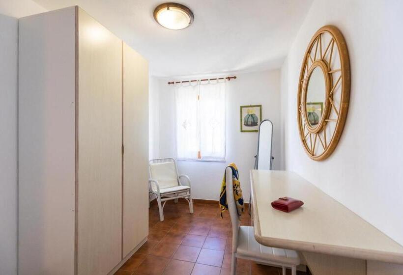 带1个卧室的带海景的公寓, La Meridiana