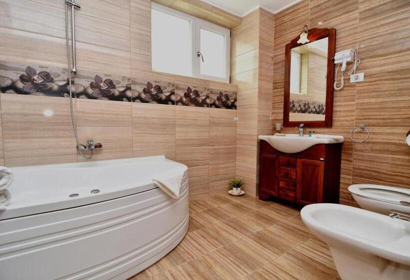 اتاق استاندارد با بالکن و چشم‌انداز دریا, Boutique Vila White Duchess
