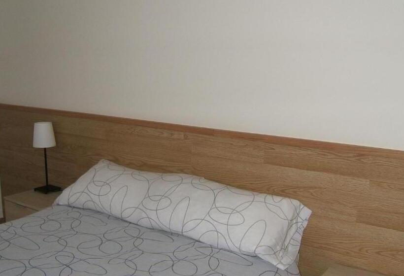 Номер Стандарт, Hostal L'esquella
