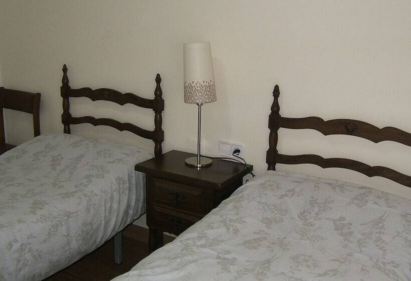 Номер Стандарт, Hostal L'esquella