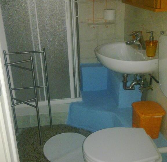 غرفة قياسية ثلاثية, Guest House Erika