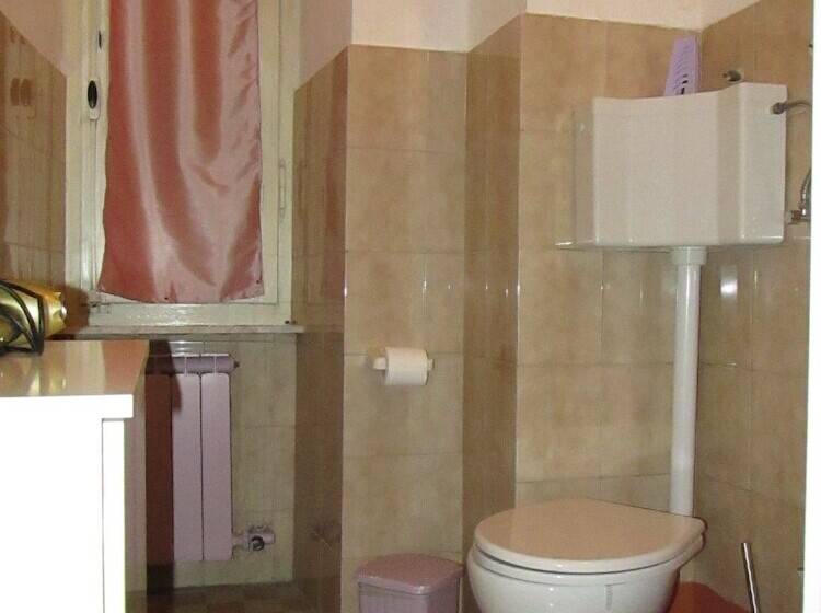 غرفة قياسية ثلاثية, Guest House Erika