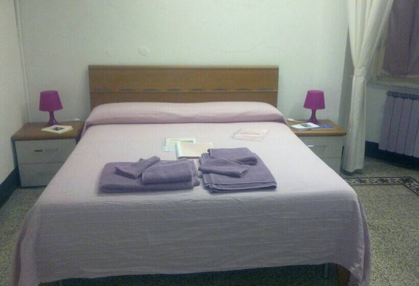 غرفة قياسية ثلاثية, Guest House Erika