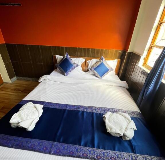 اتاق استاندارد با سرویس بهداشتی مشترک, Family Guest House