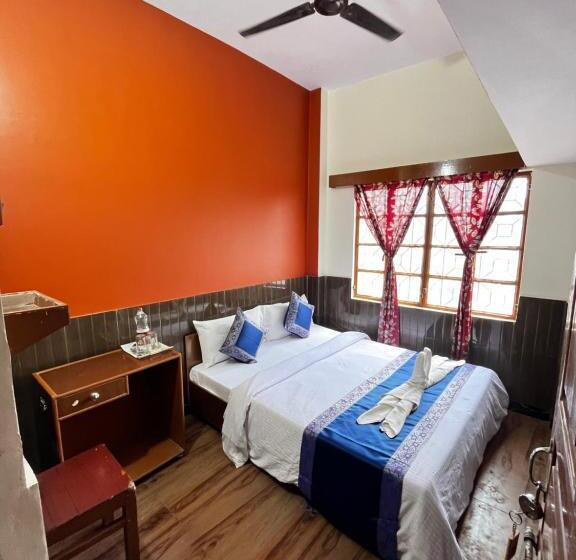 اتاق استاندارد با سرویس بهداشتی مشترک, Family Guest House