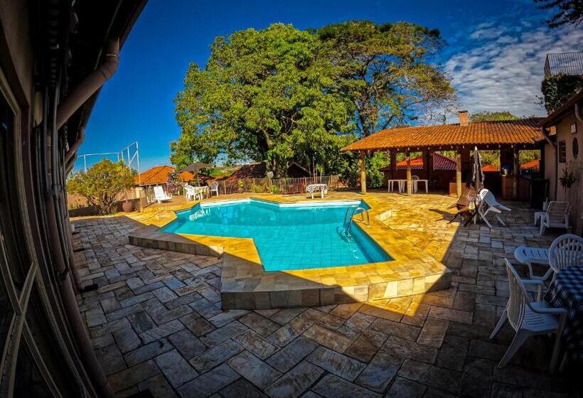 غرفة قياسية ثلاثية, Villa Donn'anna