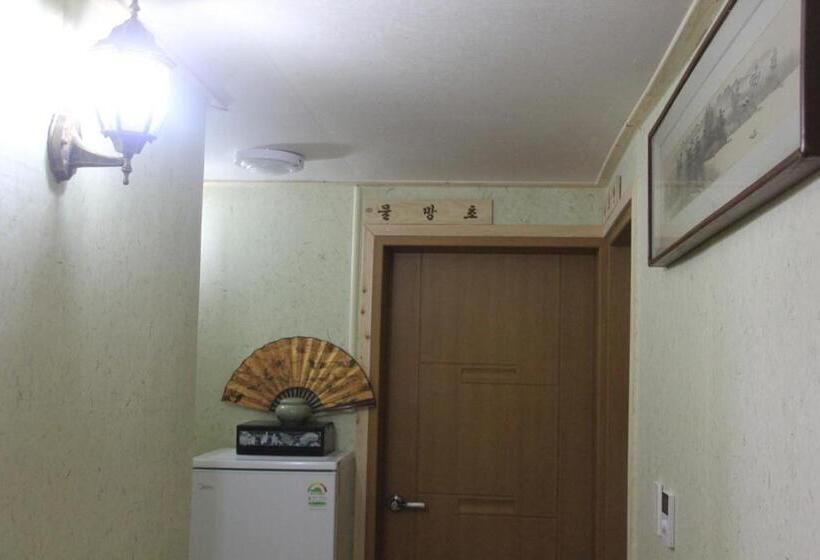 Номер Стандарт, Dasomchae Hanok Stay