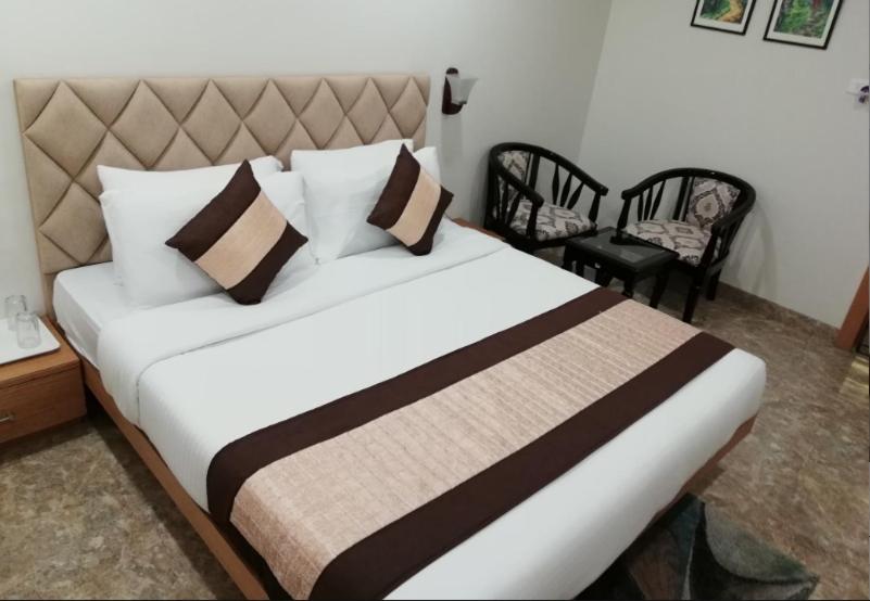 اتاق لوکس, Aditya Residency