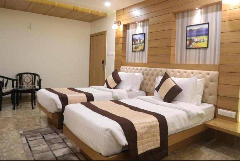 اتاق استاندارد, Aditya Residency