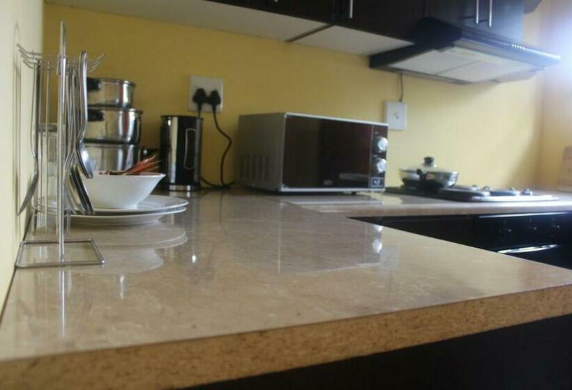 اتاق لوکس خانوادگی, Mbopha Guest House