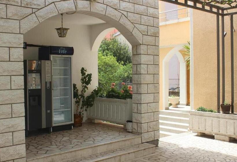 اتاق استاندارد با چشم‌انداز باغ, Nir Apartments Budva