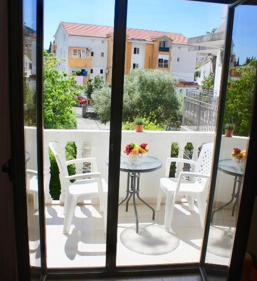 اتاق استاندارد با چشم‌انداز باغ, Nir Apartments Budva