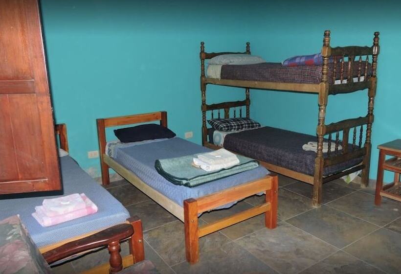 스탠다드 트리플 룸, Hostal Casa De Piedra