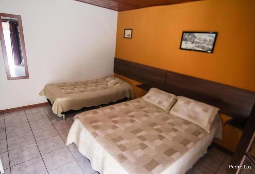 Номер Стандарт Трехместный, Halloween Inn Penedo